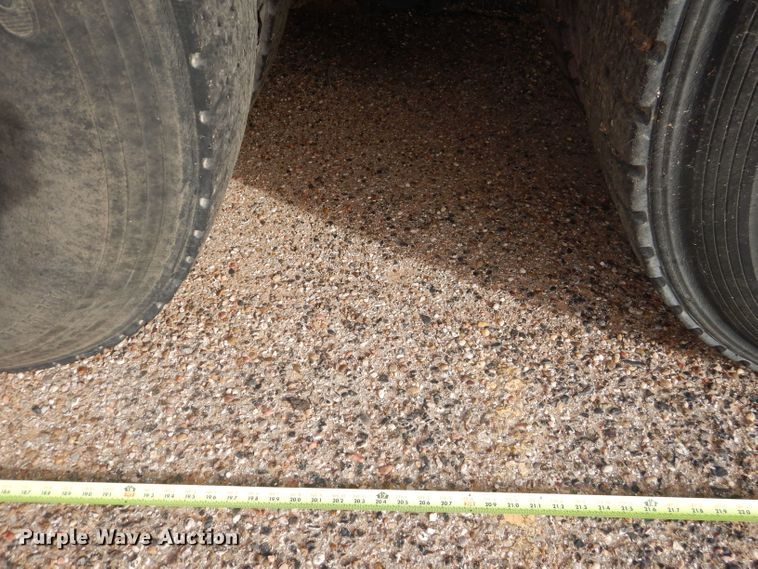 image for item DJ8899 1992 International F2574  winch truck