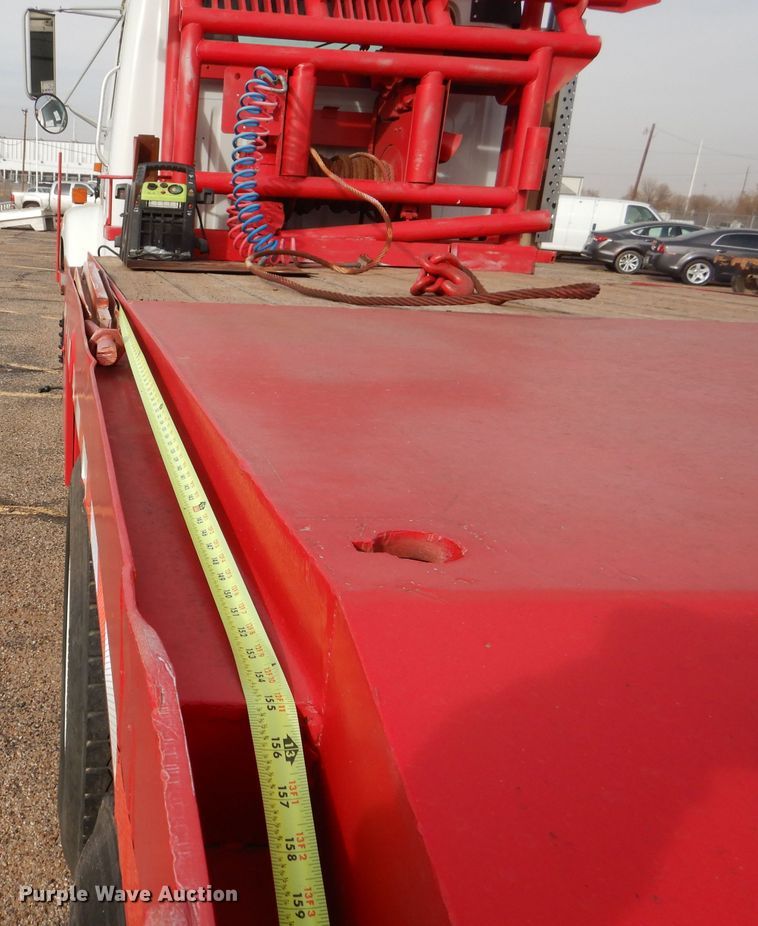 image for item DJ8899 1992 International F2574  winch truck