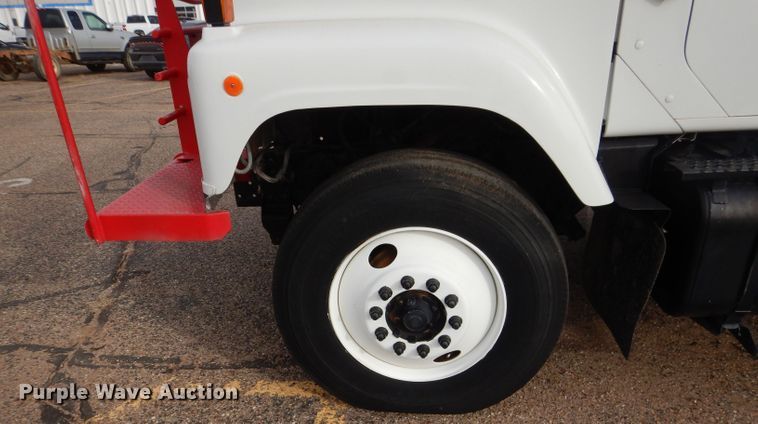 image for item DJ8899 1992 International F2574  winch truck