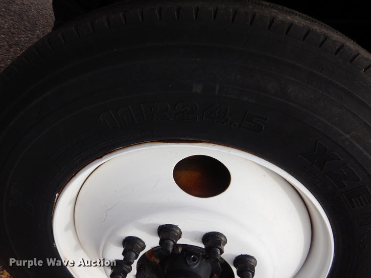 image for item DJ8899 1992 International F2574  winch truck