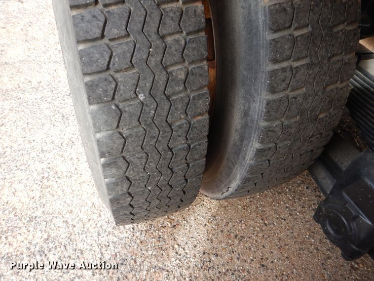 image for item DJ8899 1992 International F2574  winch truck