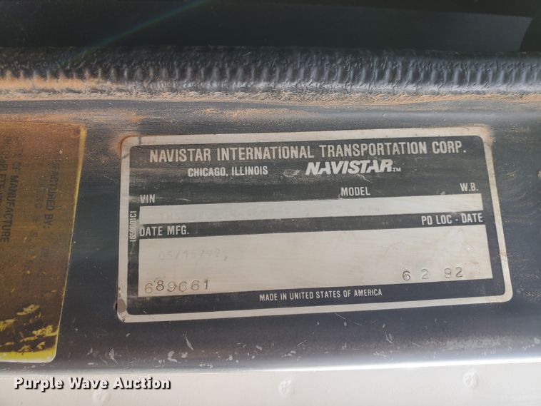 image for item DJ8899 1992 International F2574  winch truck