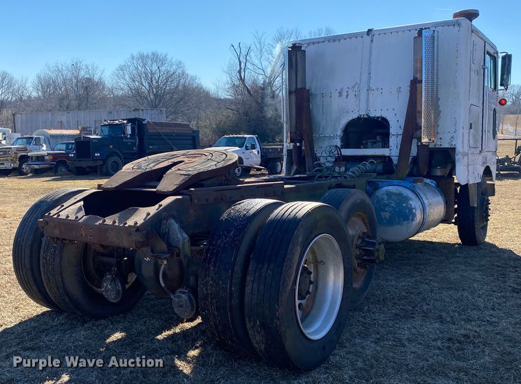 image for item DL6853 1977 Peterbilt  semi truck