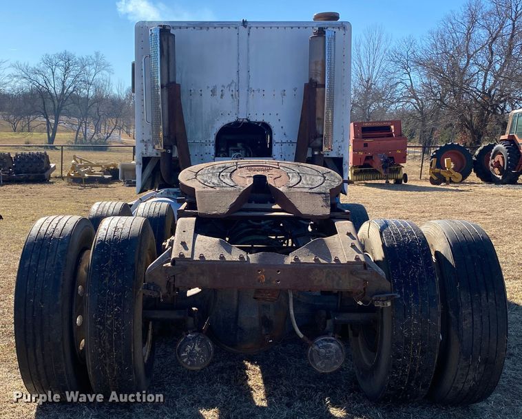 image for item DL6853 1977 Peterbilt  semi truck