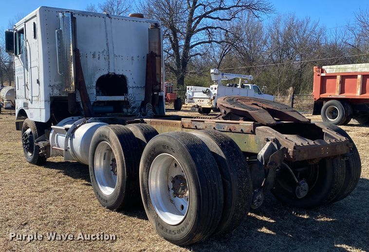 image for item DL6853 1977 Peterbilt  semi truck