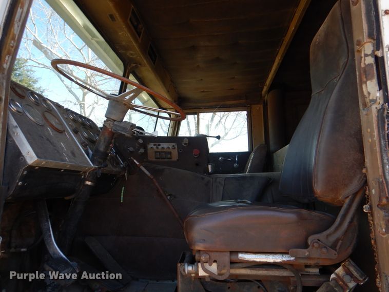 image for item DL6853 1977 Peterbilt  semi truck