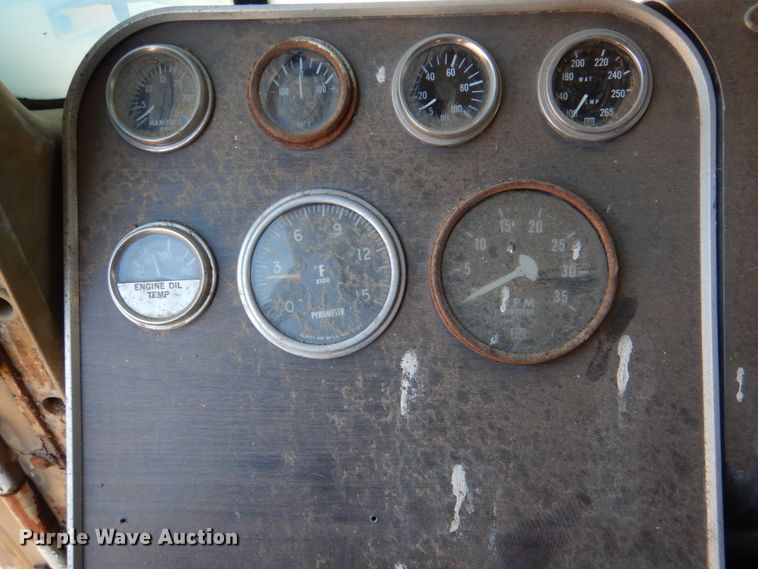 image for item DL6853 1977 Peterbilt  semi truck