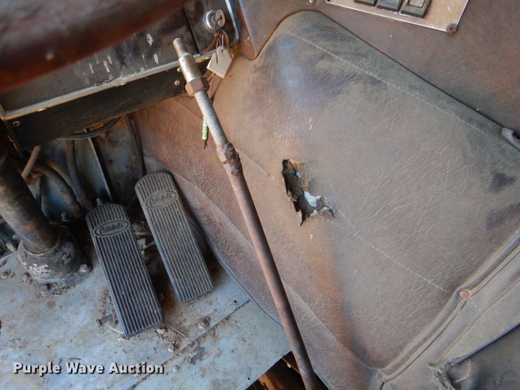 image for item DL6853 1977 Peterbilt  semi truck