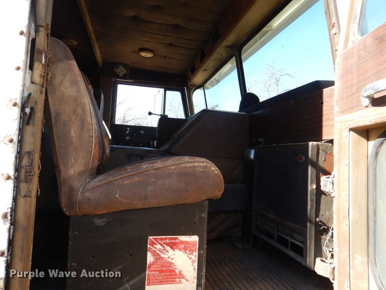 image for item DL6853 1977 Peterbilt  semi truck