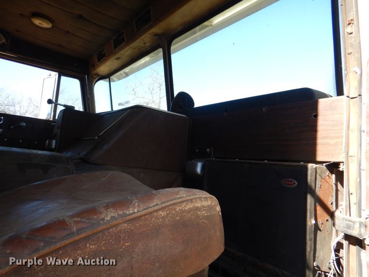 image for item DL6853 1977 Peterbilt  semi truck