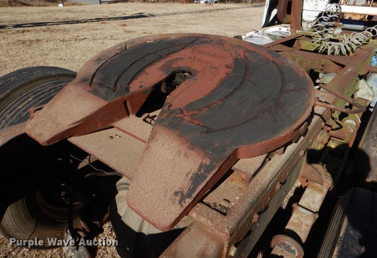 image for item DL6853 1977 Peterbilt  semi truck