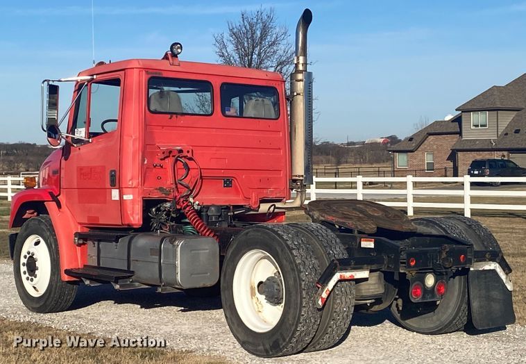 image for item DL6858 2001 Freightliner FL70  semi truck