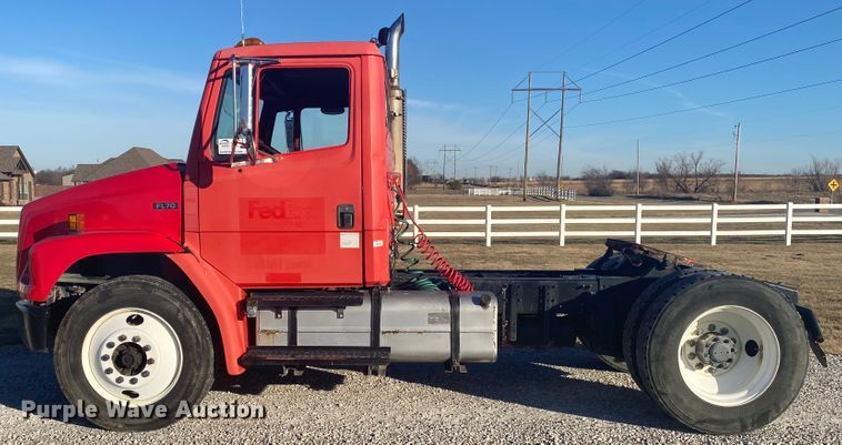 image for item DL6858 2001 Freightliner FL70  semi truck