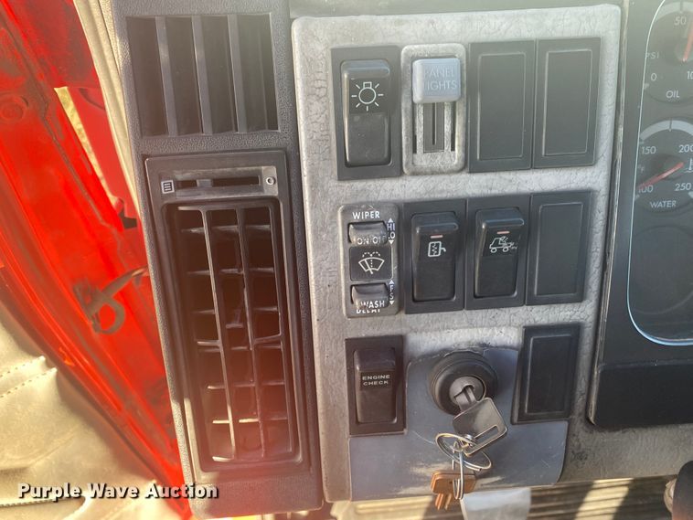 image for item DL6858 2001 Freightliner FL70  semi truck