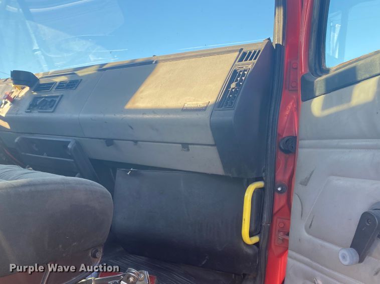 image for item DL6858 2001 Freightliner FL70  semi truck