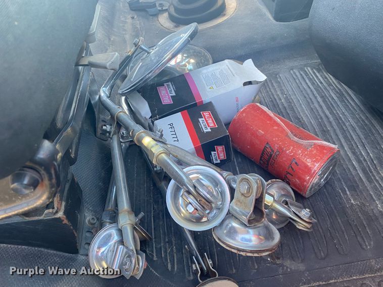 image for item DL6858 2001 Freightliner FL70  semi truck