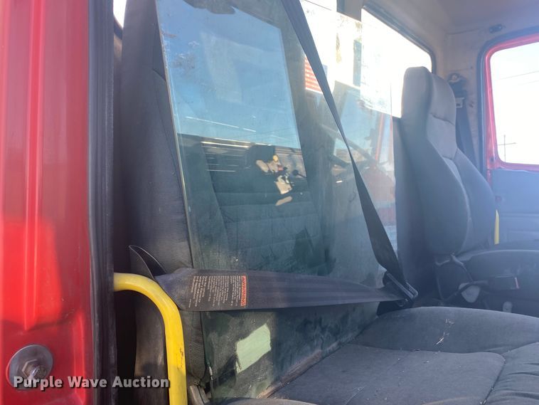 image for item DL6858 2001 Freightliner FL70  semi truck