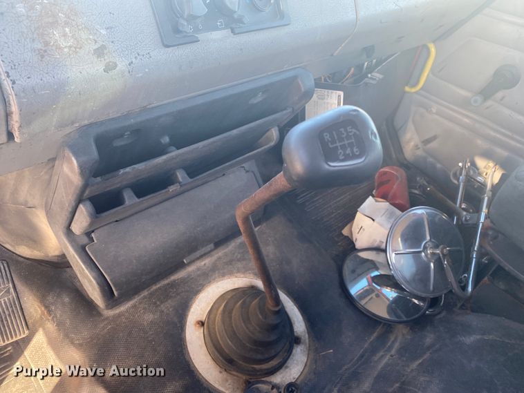 image for item DL6858 2001 Freightliner FL70  semi truck