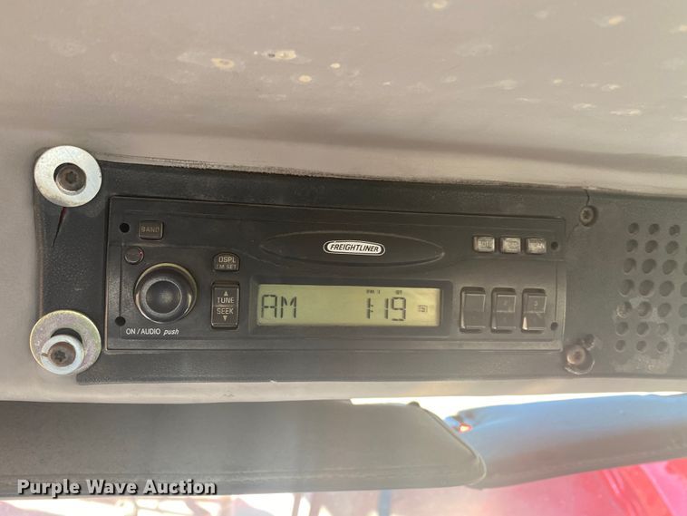 image for item DL6858 2001 Freightliner FL70  semi truck