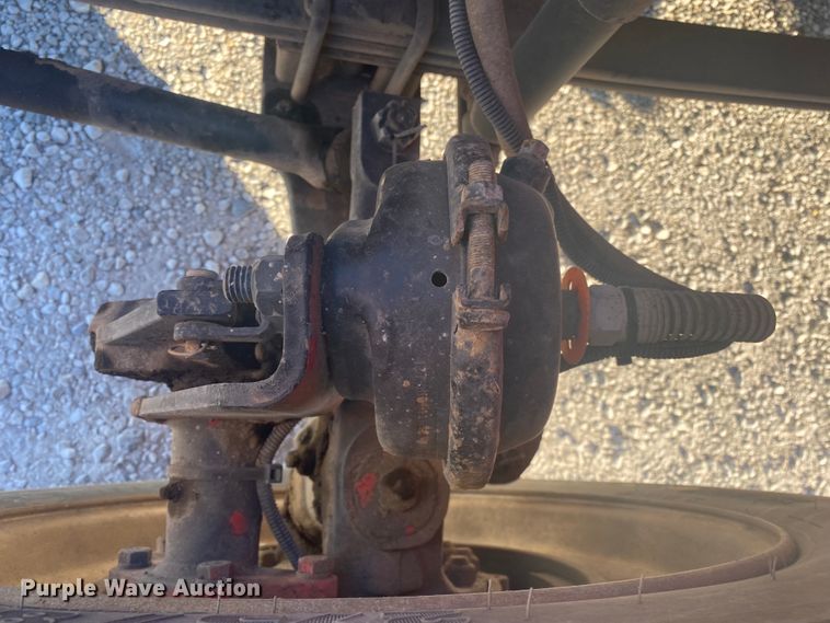 image for item DL6858 2001 Freightliner FL70  semi truck