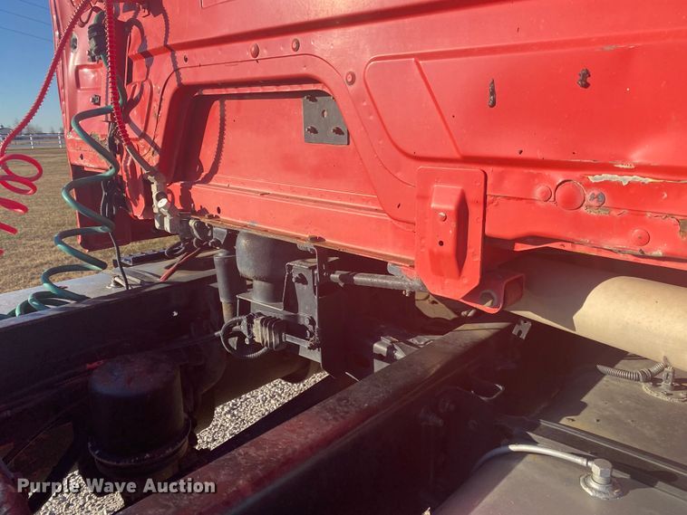 image for item DL6858 2001 Freightliner FL70  semi truck