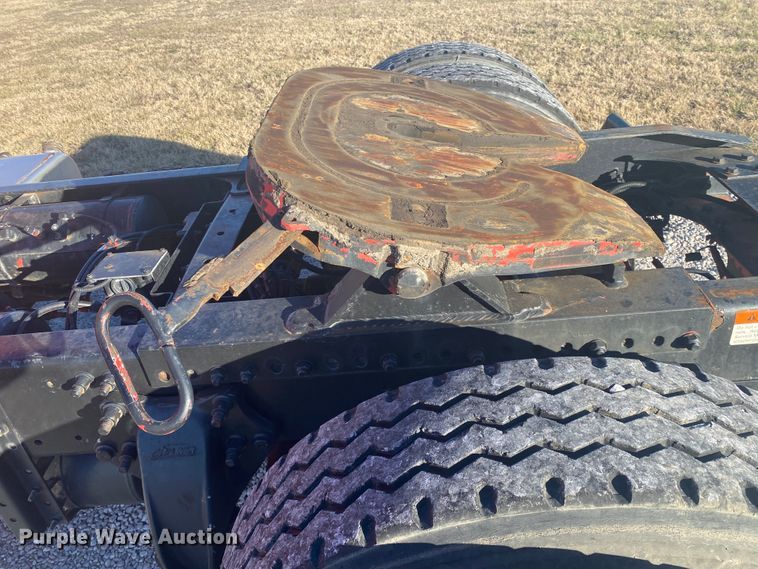 image for item DL6858 2001 Freightliner FL70  semi truck