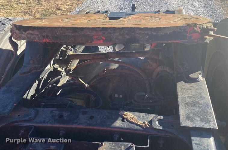 image for item DL6858 2001 Freightliner FL70  semi truck