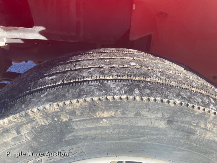 image for item DL6858 2001 Freightliner FL70  semi truck