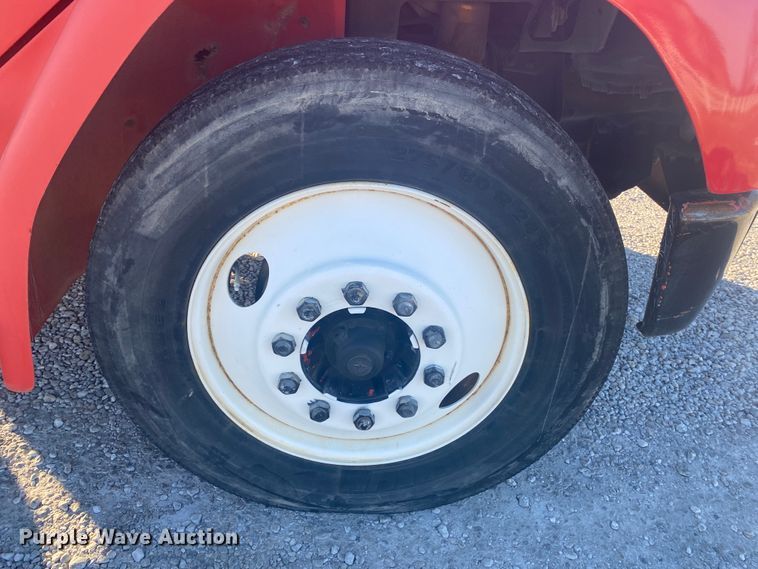 image for item DL6858 2001 Freightliner FL70  semi truck