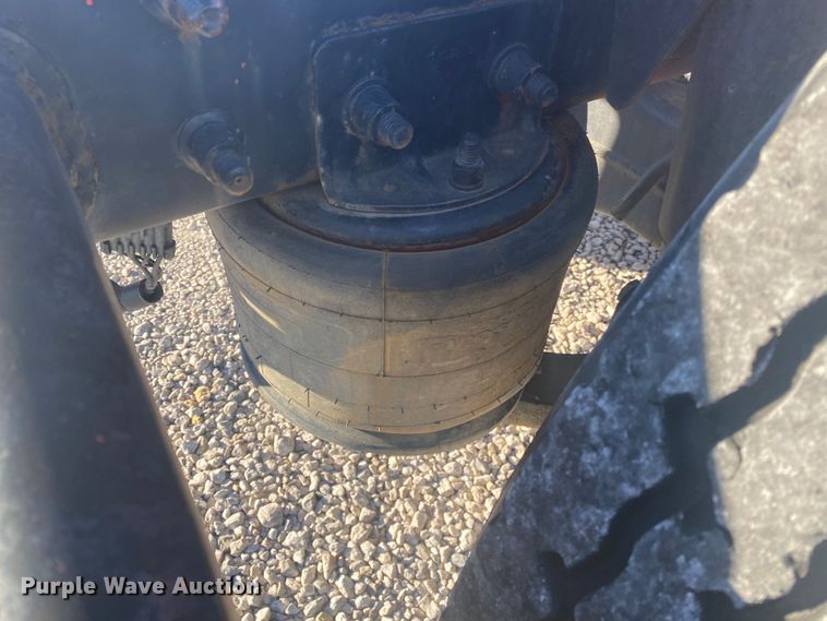 image for item DL6858 2001 Freightliner FL70  semi truck