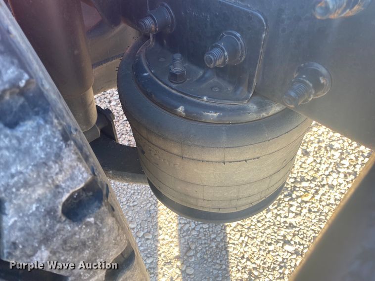 image for item DL6858 2001 Freightliner FL70  semi truck