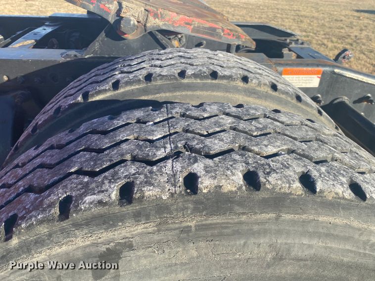 image for item DL6858 2001 Freightliner FL70  semi truck