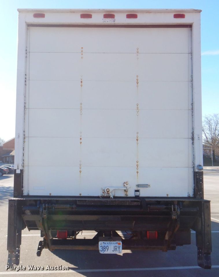 image for item DN2665 1996 International 4700  box truck