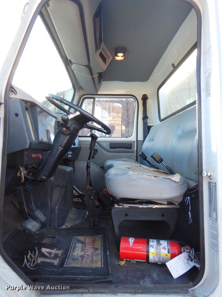 image for item DN2665 1996 International 4700  box truck