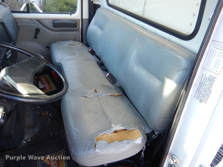 image for item DN2665 1996 International 4700  box truck