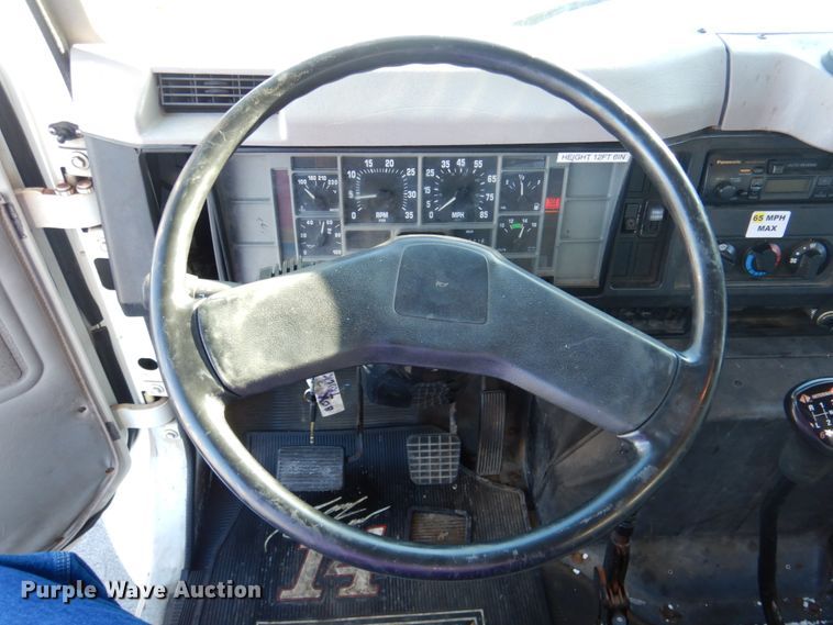 image for item DN2665 1996 International 4700  box truck