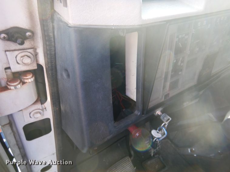 image for item DN2665 1996 International 4700  box truck