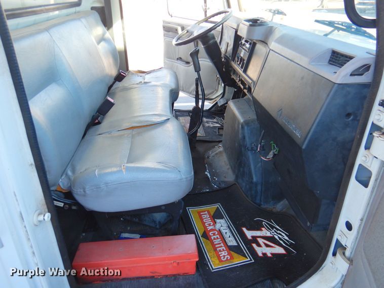 image for item DN2665 1996 International 4700  box truck