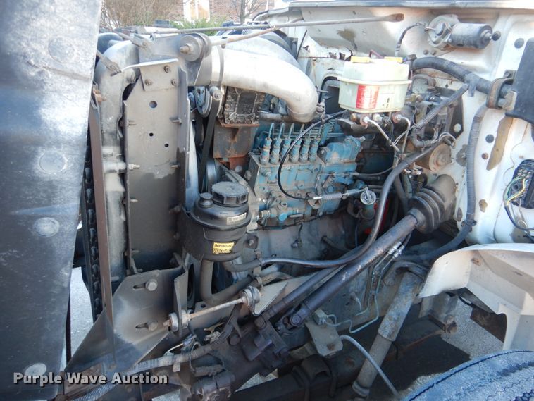 image for item DN2665 1996 International 4700  box truck