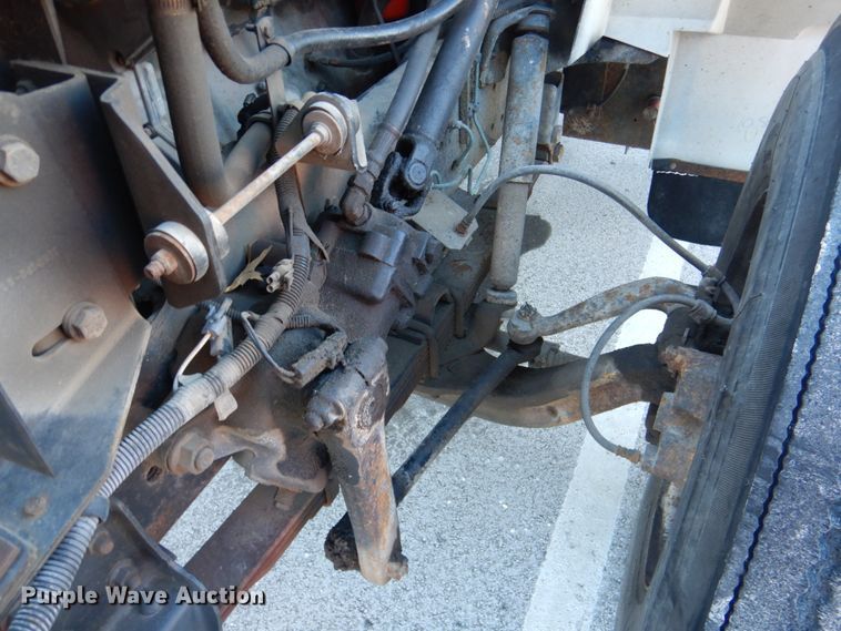 image for item DN2665 1996 International 4700  box truck