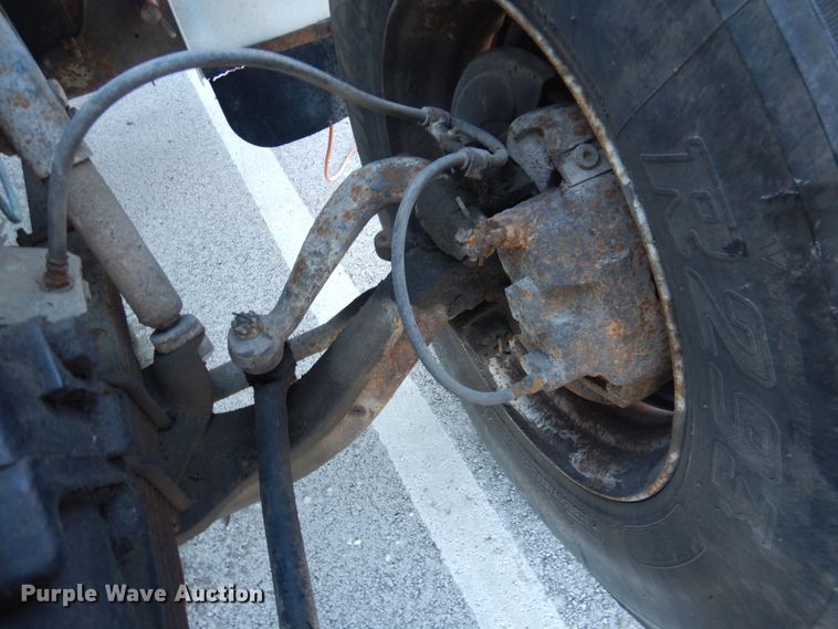 image for item DN2665 1996 International 4700  box truck