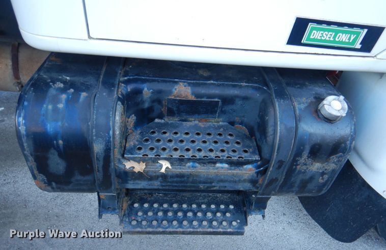 image for item DN2665 1996 International 4700  box truck