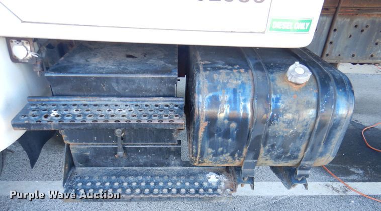 image for item DN2665 1996 International 4700  box truck