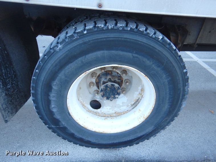 image for item DN2665 1996 International 4700  box truck