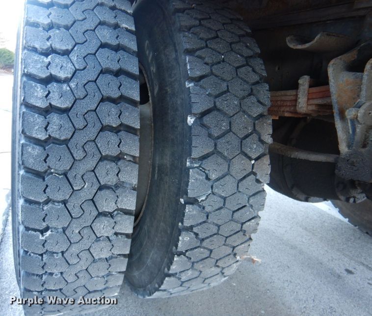 image for item DN2665 1996 International 4700  box truck