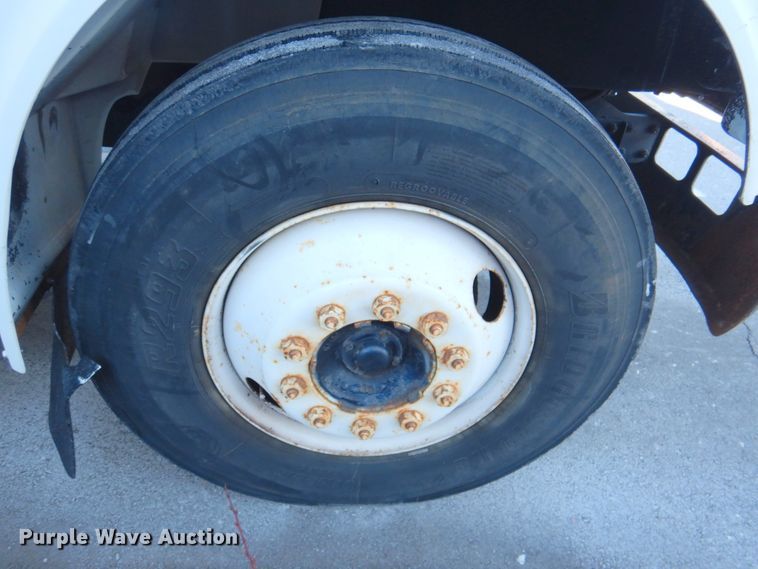 image for item DN2665 1996 International 4700  box truck