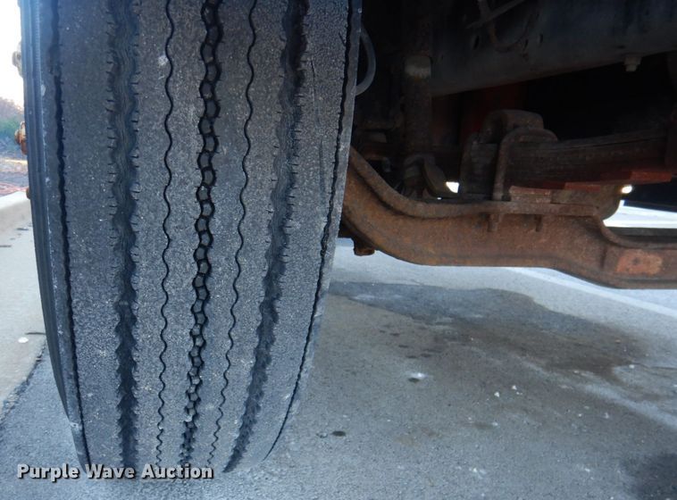 image for item DN2665 1996 International 4700  box truck