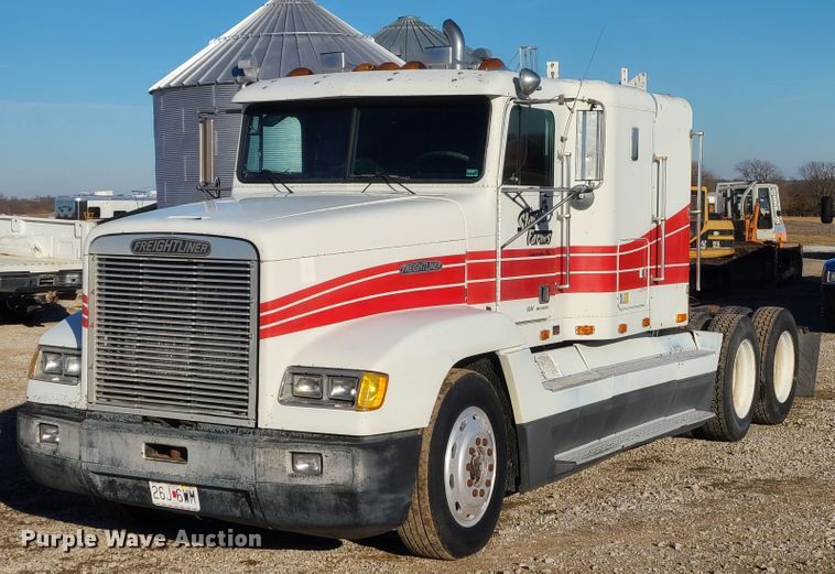 image for item GB9162 1990 Freightliner FLD120  semi truck