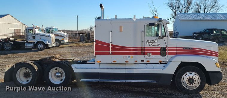 image for item GB9162 1990 Freightliner FLD120  semi truck