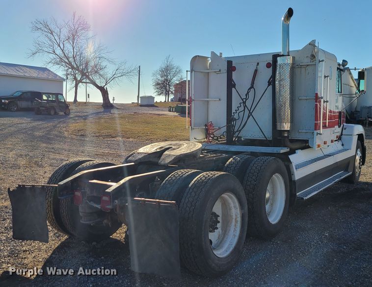 image for item GB9162 1990 Freightliner FLD120  semi truck